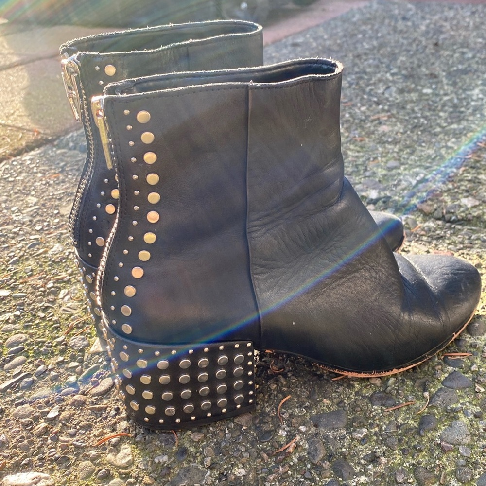 Dolce vita black boots size 7